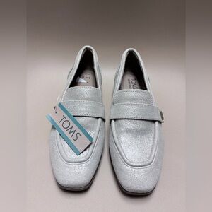 TOMS Darcy Silver Shimmer Suede Loafers NWT Size 7..